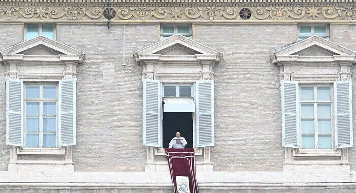 Il Papa, ‘sradicare le situazioni che tutelano chi abusa’