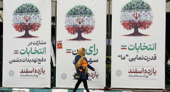 Iran, aperti i seggi per le elezioni legislative