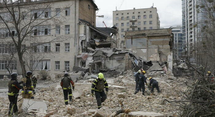 Kiev, ‘la Russia ha lanciato mille bombe in una settimana’