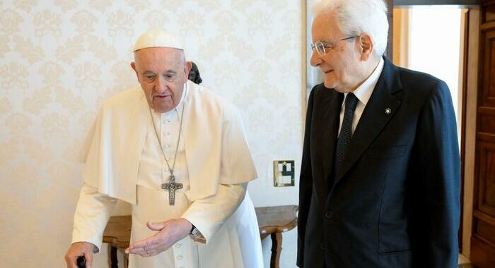 Mattarella al Papa, tutelare sempre la dignità umana