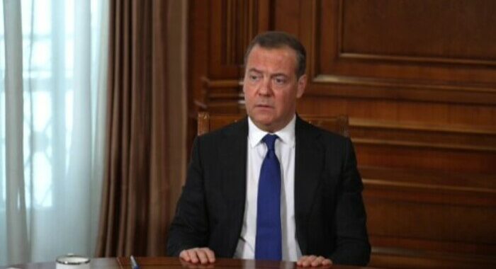 Medvedev, Berlino si prepara alla guerra contro la Russia