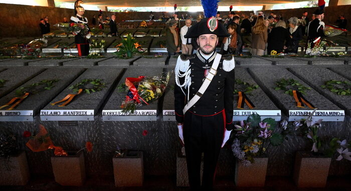 Meloni, Fosse Ardeatine un massacro nazista, onoriamo le vittime