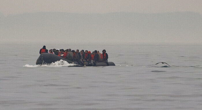 Migranti: bambina di 7 anni muore in naufragio nella Manica