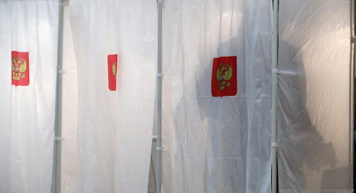 Mosca, ‘vandalismo in 29 seggi, ancora inchiostro nelle urne’