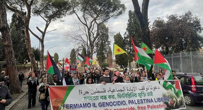 ‘Palestina libera’ e ‘Casa mia’ di Ghali al corteo a Roma