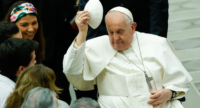Papa a istituti carità, diamo al povero senza esigere compenso