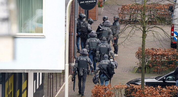 Polizia olandese, ‘libero ultimo ostaggio nel bar, un arresto’