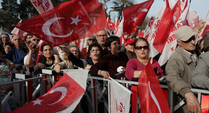 Primi dati, i candidati di Erdogan indietro a Istanbul e Ankara