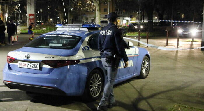 Ragazzo di 19 anni sfregiato al volto, 11 arresti a Milano