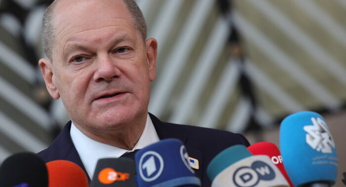 Scholz, usare asset russi per acquistare armi per Ucraina