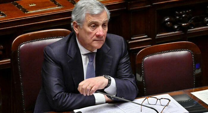 Tajani telefona a impiegato dell’ambasciata, indignati dal raid