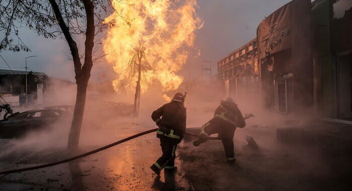 Ucraina: esplosioni nel centro di Kiev, incendi