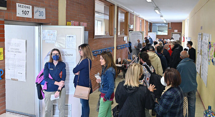 Urne aperte in Abruzzo alle 7.00, si vota fino alle 23.00