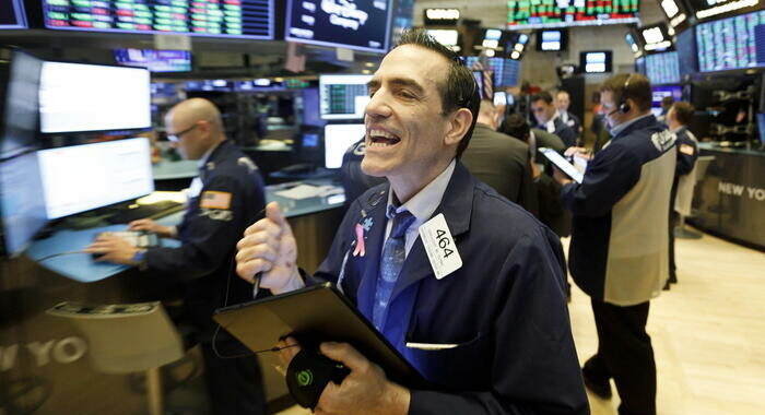 Wall Street sale con la Fed, Dj e S 500 record