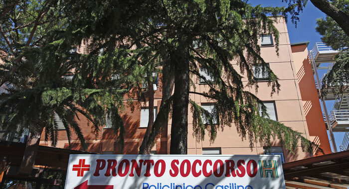 Abortisce e conserva feto nel freezer, coppia denunciata a Roma