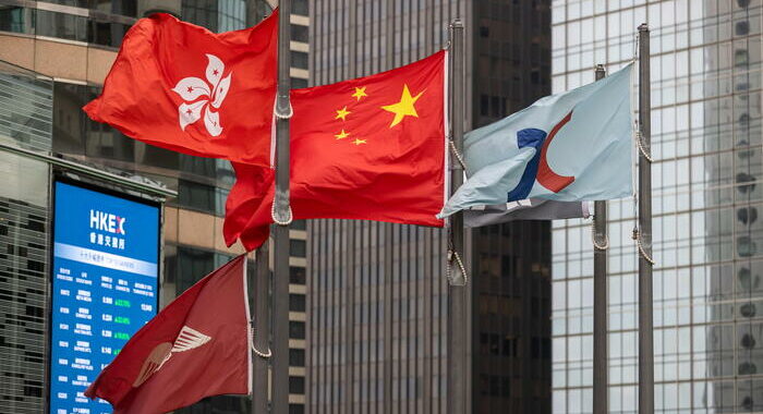 Borsa: Hong Kong, apertura in calo (-1,40%)