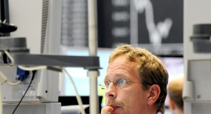 Borsa: l’Europa apre pesante, Parigi -1,6%