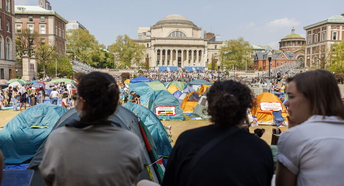 Columbia inizia a sospendere studenti che occupano campus