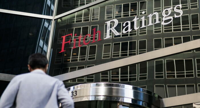 Fitch taglia l’outlook della Cina a ‘negativo’