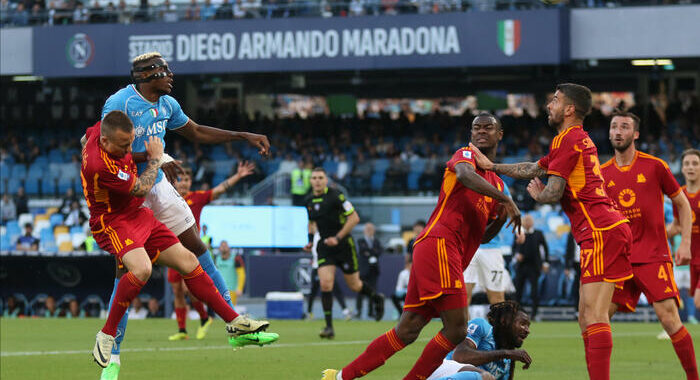 Gara-spettacolo al Maradona, Napoli-Roma finisce 2-2