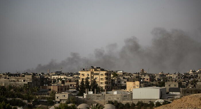 Gaza, media: 3 morti e 4 feriti in un raid di Israele su Rafah