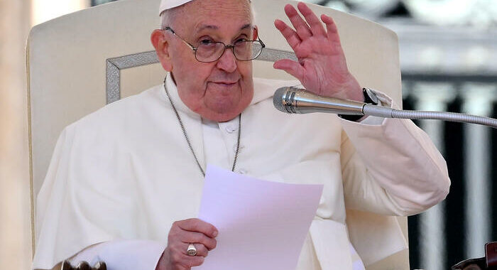 Il Papa lascia il Vaticano, in volo verso Venezia