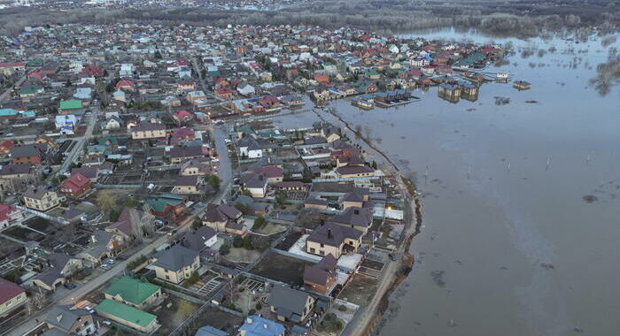 In Russia già 14.000 evacuati per inondazioni a Orenburg