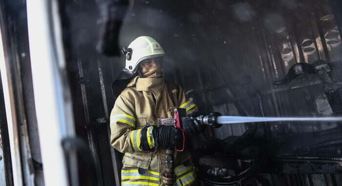 Incendio in un edificio a Istanbul, 15 morti e otto feriti