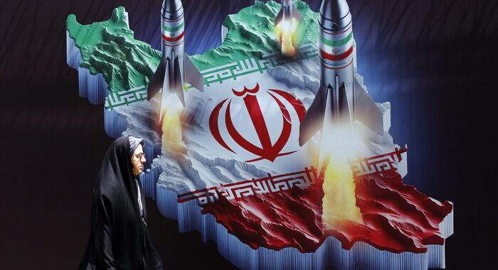 L’Iran minaccia di attaccare i siti nucleari israeliani