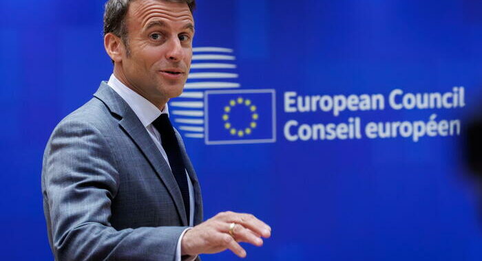 Macron, ‘l’aborto sia tra i diritti fondamentali dell’Ue’