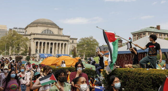 Manifestanti della Columbia occupano edificio accademico