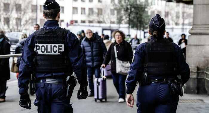 Parigi, nessun materiale esplosivo sull’uomo al consolato Iran