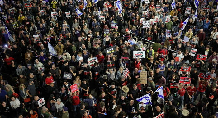 Proteste in Israele per voto anticipato e rilascio degli ostaggi