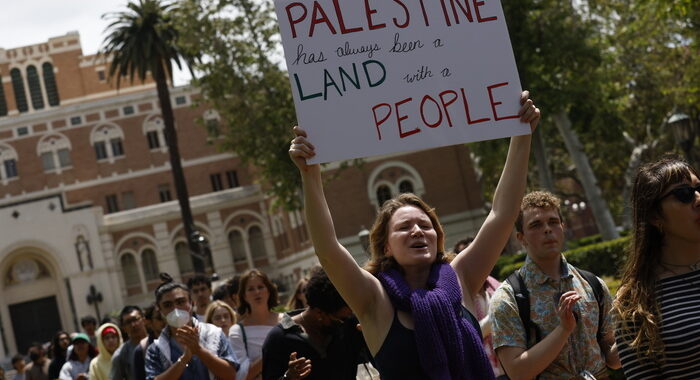 Proteste per Gaza, ad Atlanta polizia usa gas lacrimogeni