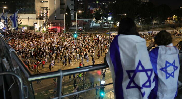 Scontri tra polizia e manifestanti a Tel Aviv