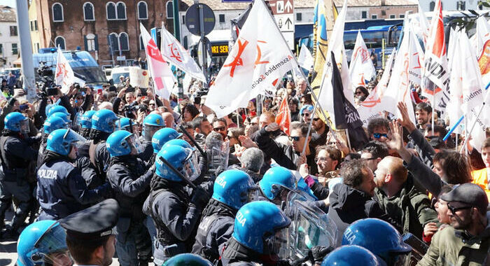 Venezia, manifestazioni contro il ticket d’accesso