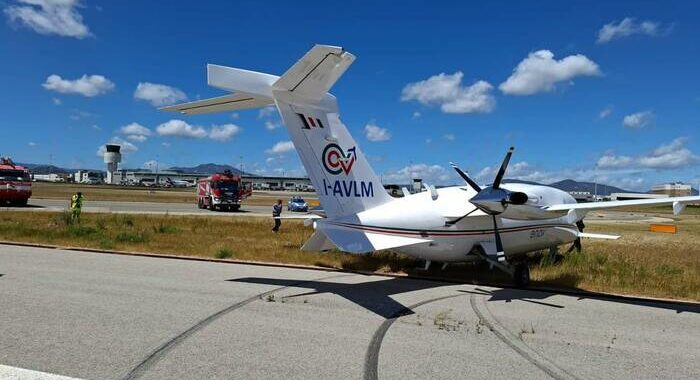 Aereo fuori pista a Olbia, 4 voli cancellati e 32 in ritardo