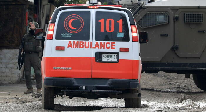 Auto contro israeliani in Cisgiordania, 2 feriti gravi