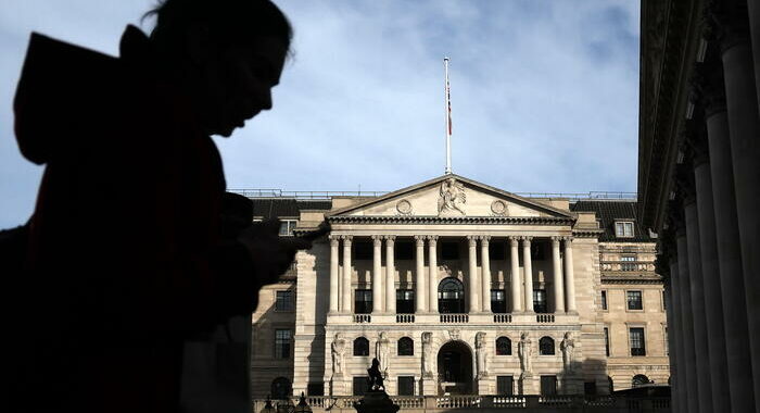 Bank of England lascia tassi d’interesse al 5,25%