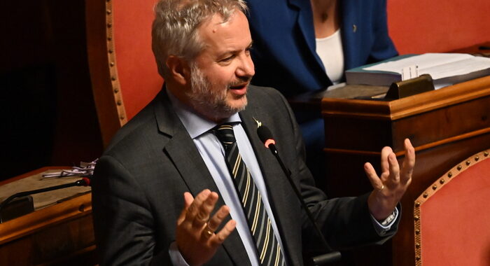 Borghi (Lega), via la bandiera Ue dagli edifici pubblici