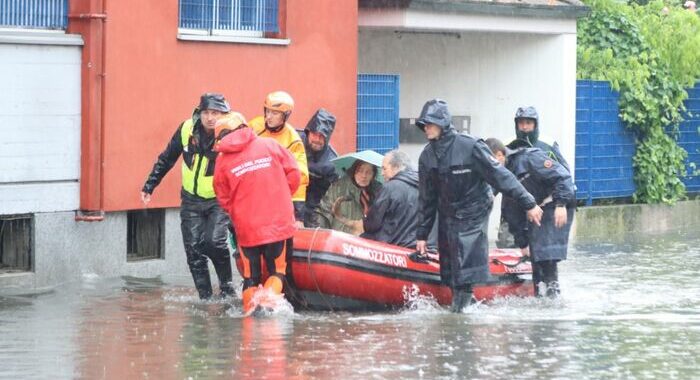 Centinaia di interventi in Lombardia dei vigili del fuoco