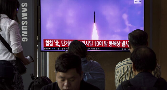 Corea del Nord lancia un missile balistico