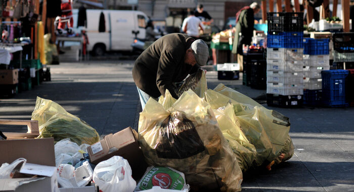 Diminuisce popolazione a rischio povertà, nel 2023 è 18,9%