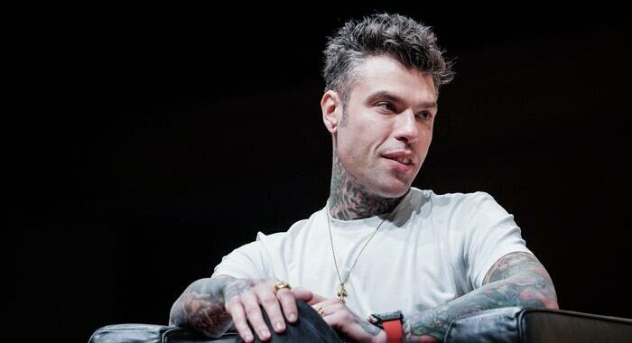 Fedez lunedì sarà ospite di Cattelan su Rai2