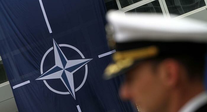 Fonti Nato, a Praga dibattito sull’uso delle armi per Kiev