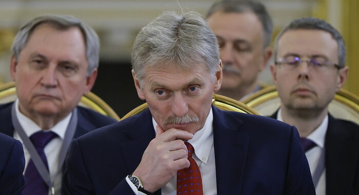Il Cremlino smentisce che Putin sia pronto al cessate il fuoco