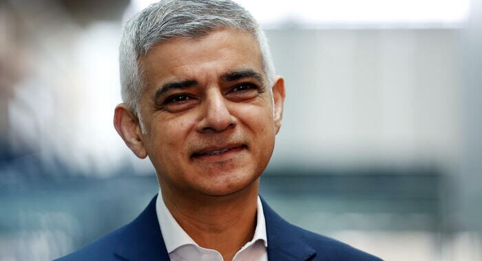 Il Labour vince anche a Londra, Khan confermato sindaco