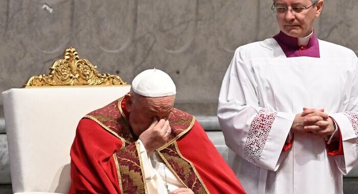 Il Papa, ‘sono vicino all’Iran in questo momento difficile’