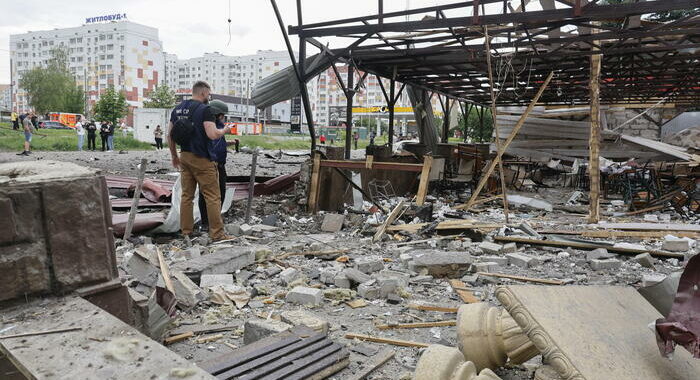 Kiev, ‘7 morti nei raid russi sulla città di Kharkiv’