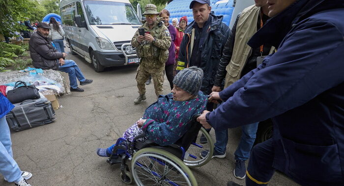 Kiev, evacuate 8.000 persone nella regione di Kharkiv